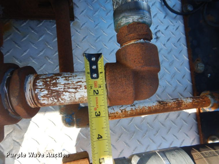 image for item GF9048 2002 International 4300 propane truck