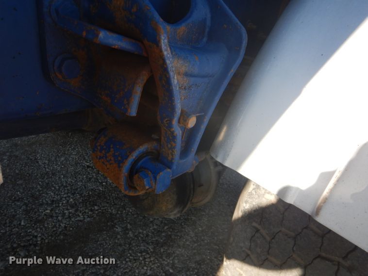 image for item GF9048 2002 International 4300 propane truck