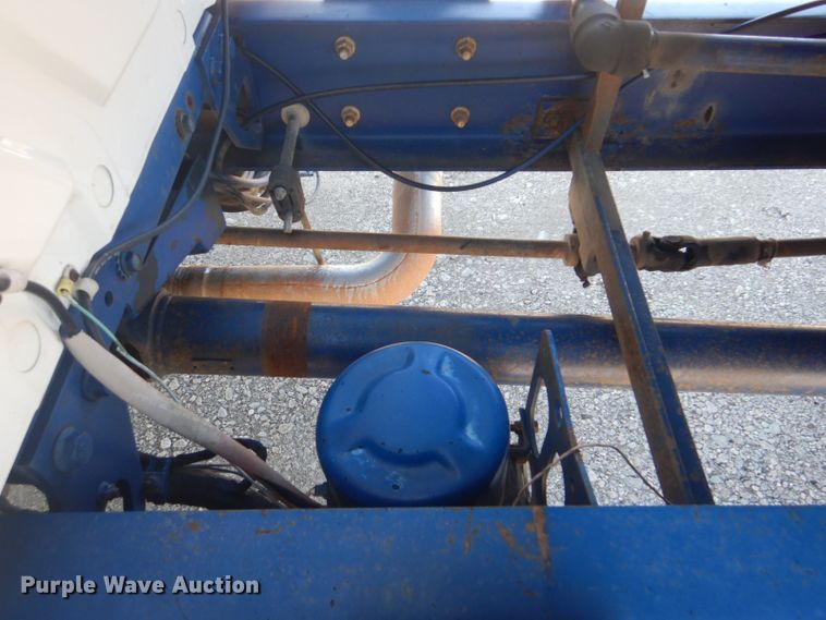 image for item GF9048 2002 International 4300 propane truck