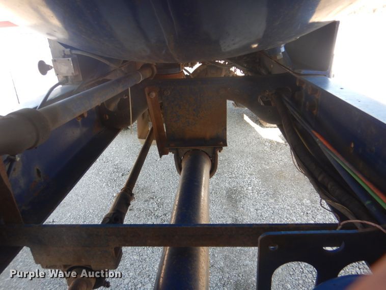 image for item GF9048 2002 International 4300 propane truck