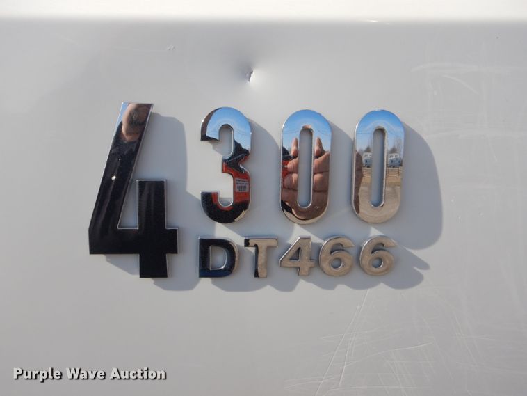 image for item GF9048 2002 International 4300 propane truck