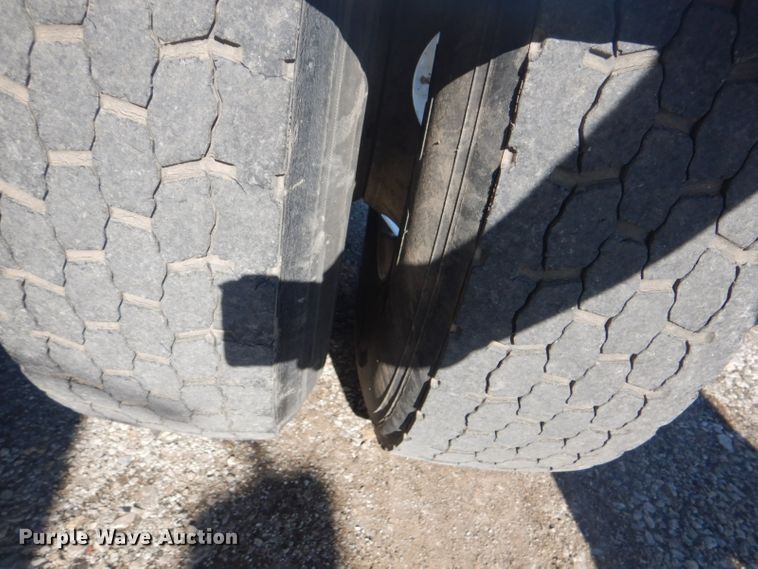 image for item GF9048 2002 International 4300 propane truck