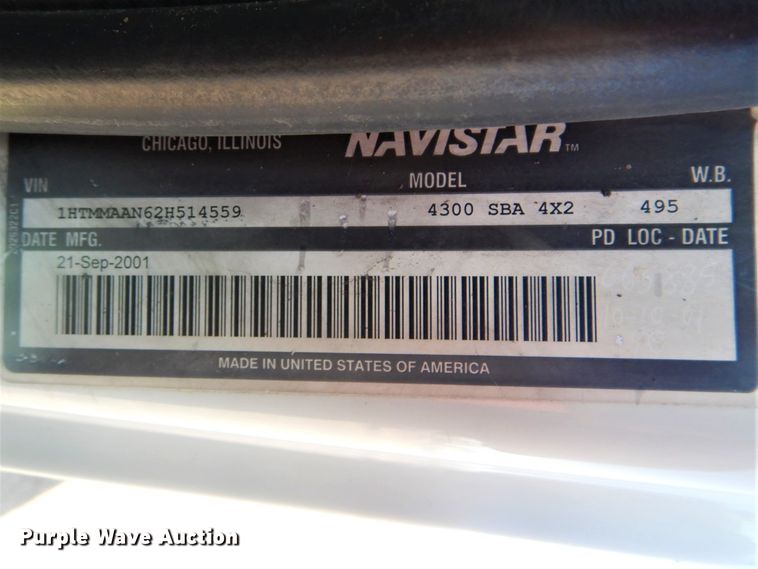 image for item GF9048 2002 International 4300 propane truck