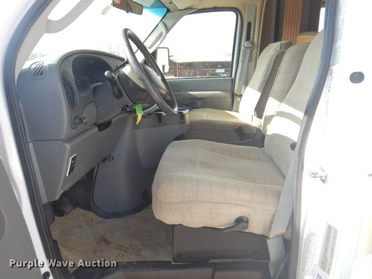 image for item GF9051 2008 Ford Econoline E450 camper