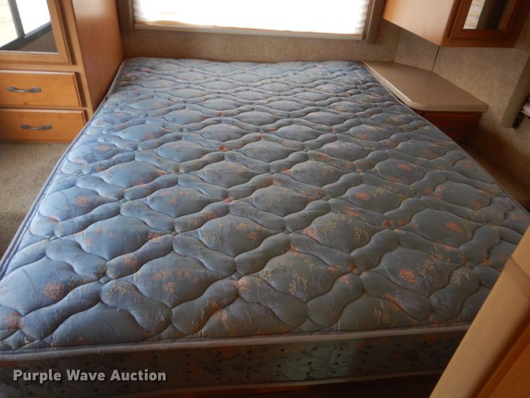 image for item GF9051 2008 Ford Econoline E450 camper