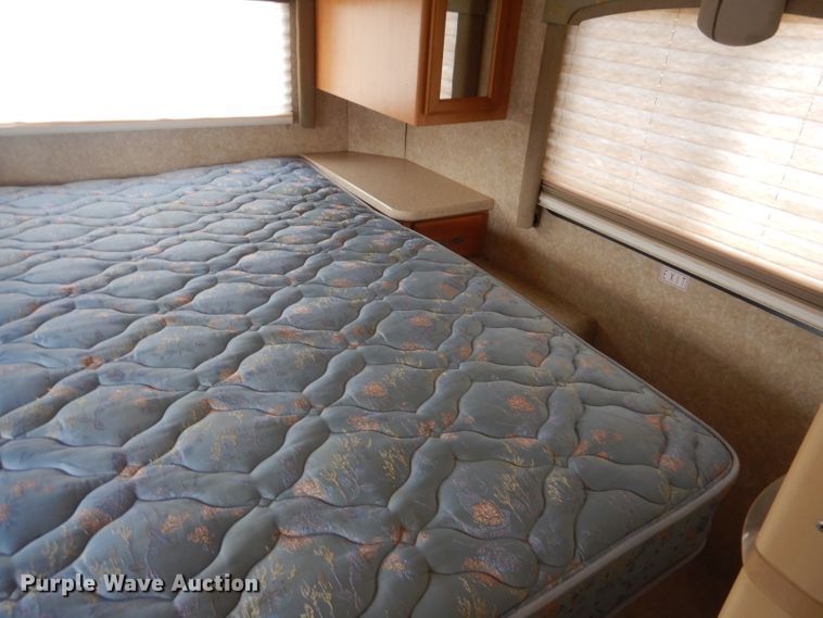 image for item GF9051 2008 Ford Econoline E450 camper