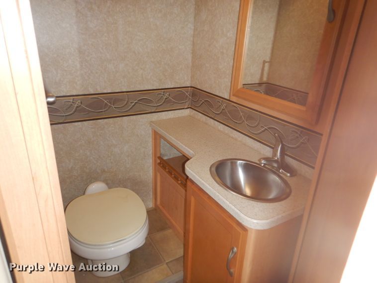 image for item GF9051 2008 Ford Econoline E450 camper