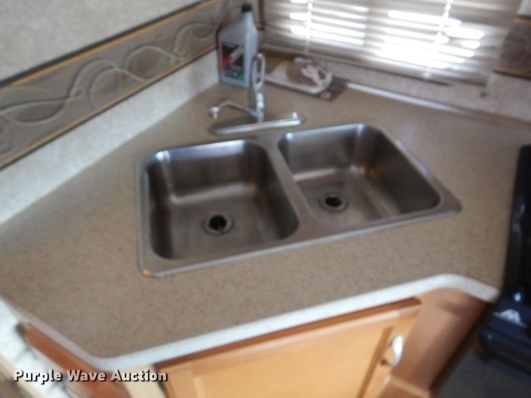 image for item GF9051 2008 Ford Econoline E450 camper