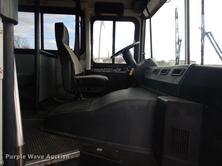 image for item GF9052 2005 Thomas Saf-T-Liner MVP EF school bus