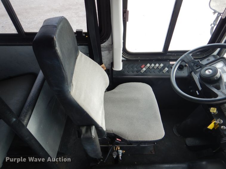 image for item GF9052 2005 Thomas Saf-T-Liner MVP EF school bus