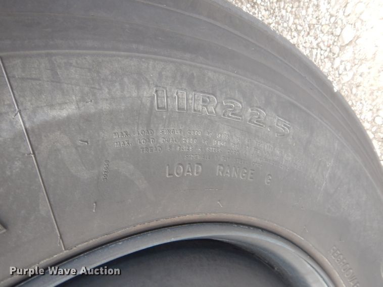 image for item GF9052 2005 Thomas Saf-T-Liner MVP EF school bus