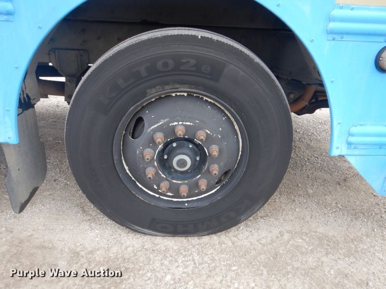 image for item GF9052 2005 Thomas Saf-T-Liner MVP EF school bus