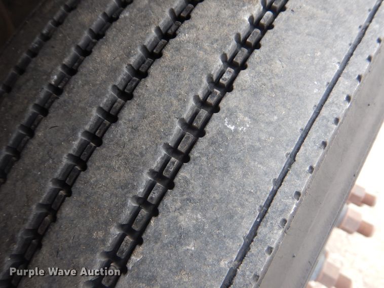 image for item GF9052 2005 Thomas Saf-T-Liner MVP EF school bus