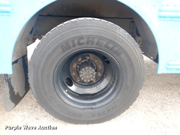 image for item GF9052 2005 Thomas Saf-T-Liner MVP EF school bus