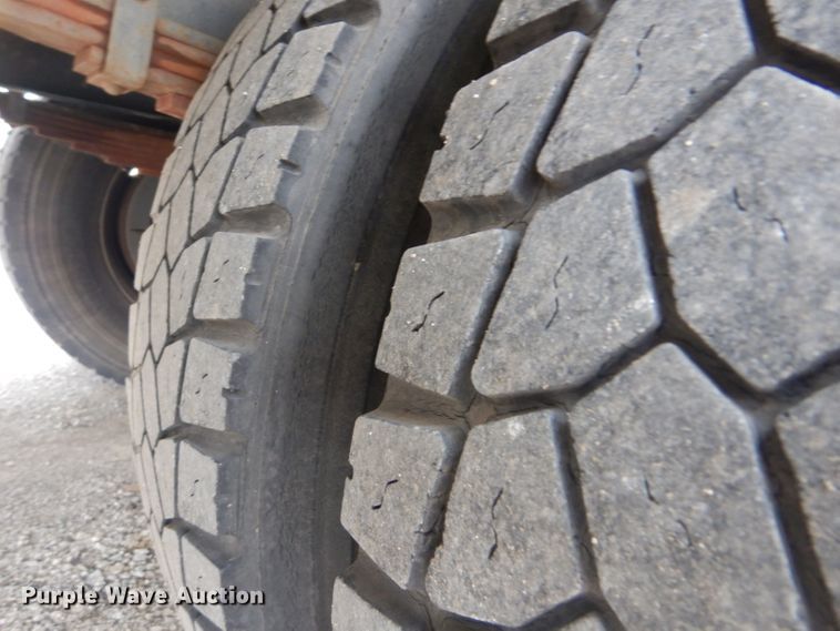 image for item GF9052 2005 Thomas Saf-T-Liner MVP EF school bus