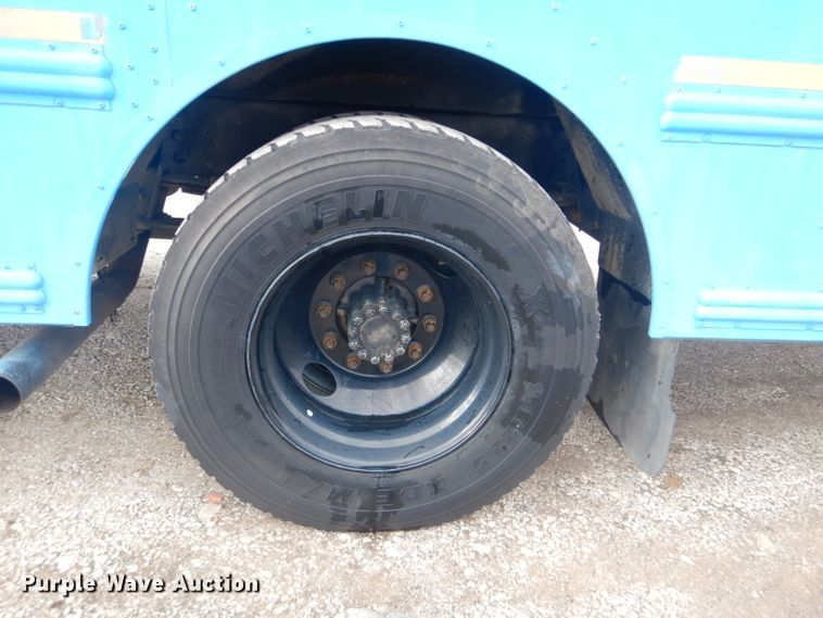 image for item GF9052 2005 Thomas Saf-T-Liner MVP EF school bus