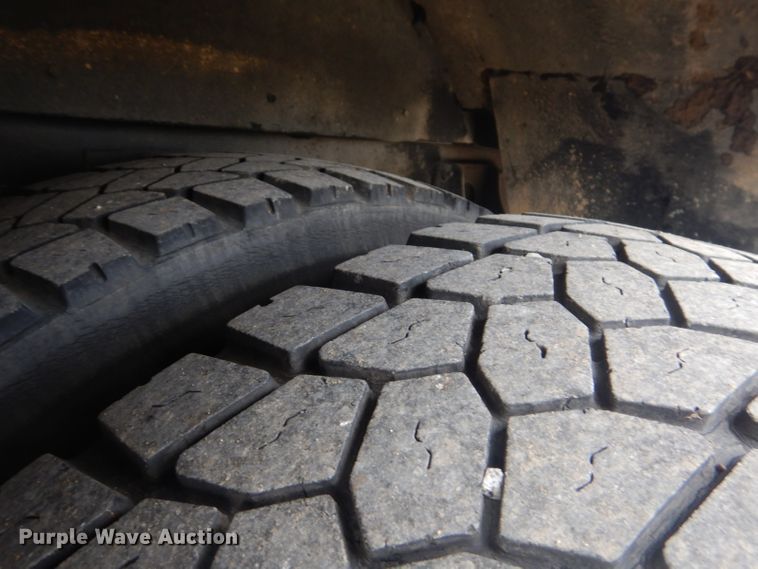 image for item GF9052 2005 Thomas Saf-T-Liner MVP EF school bus