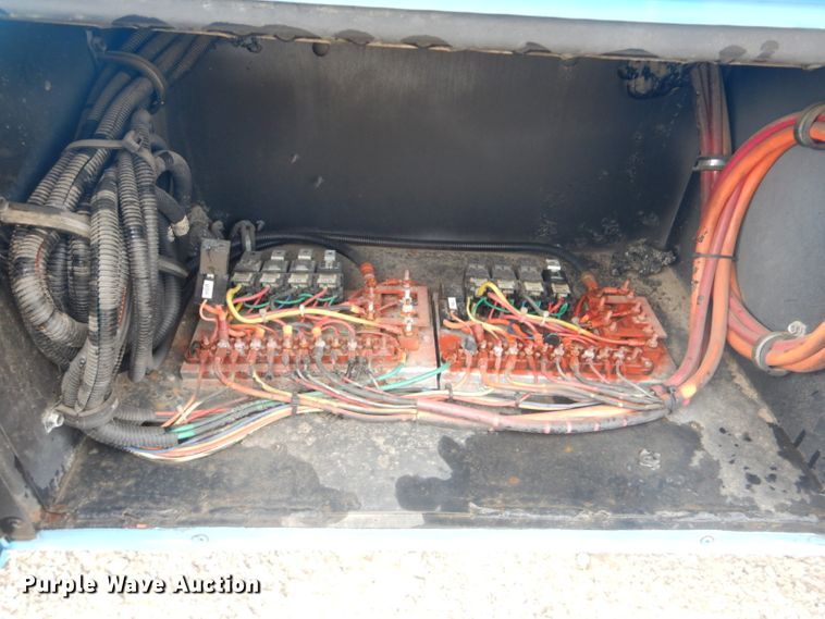 image for item GF9052 2005 Thomas Saf-T-Liner MVP EF school bus