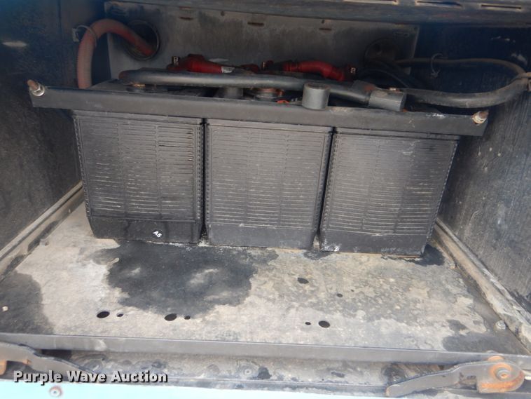 image for item GF9052 2005 Thomas Saf-T-Liner MVP EF school bus