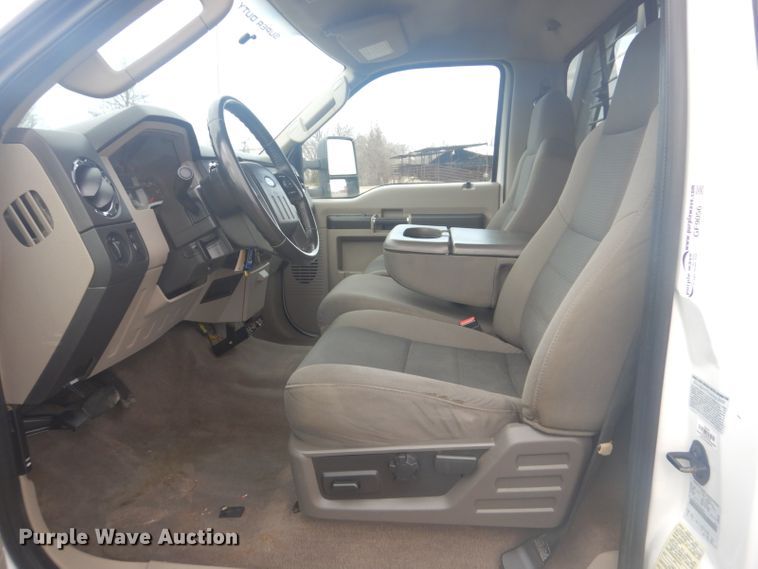 image for item GF9056 2010 Ford F550 hydrovac truck