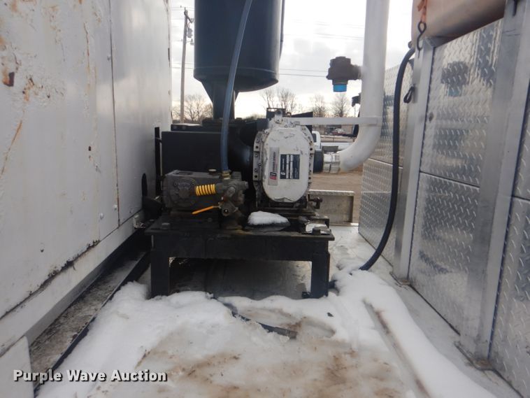 image for item GF9056 2010 Ford F550 hydrovac truck