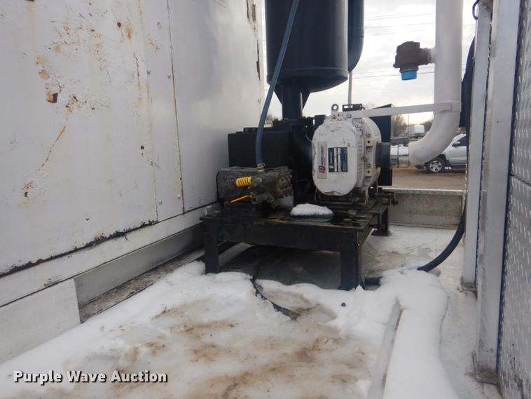 image for item GF9056 2010 Ford F550 hydrovac truck