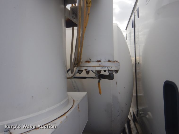 image for item GF9056 2010 Ford F550 hydrovac truck