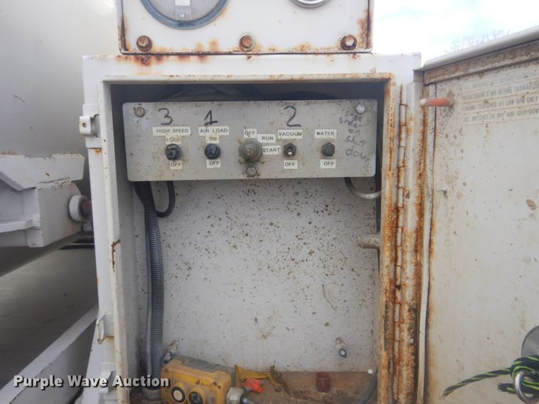 image for item GF9056 2010 Ford F550 hydrovac truck