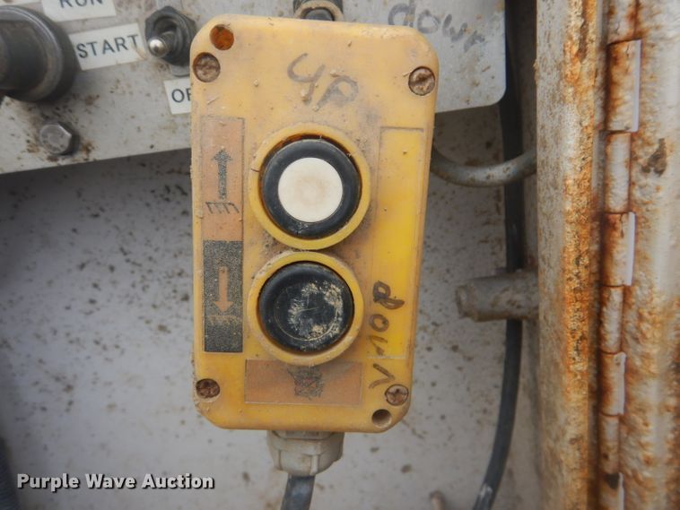 image for item GF9056 2010 Ford F550 hydrovac truck