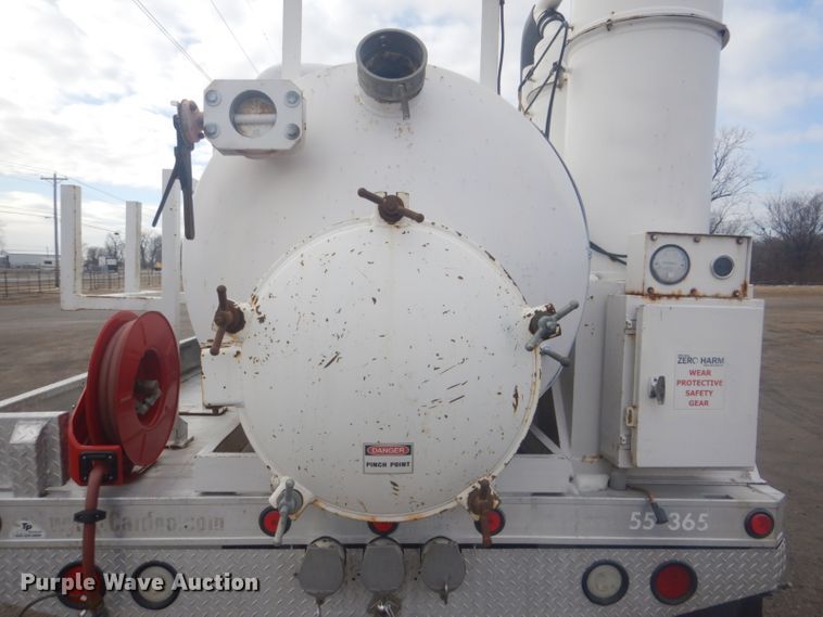 image for item GF9056 2010 Ford F550 hydrovac truck