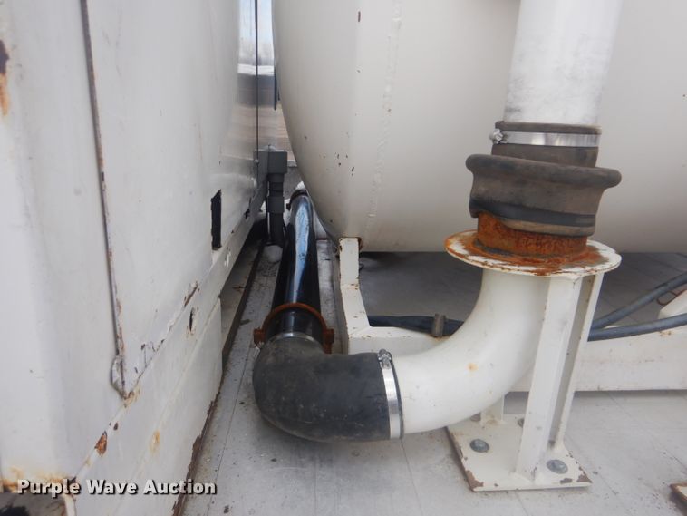 image for item GF9056 2010 Ford F550 hydrovac truck