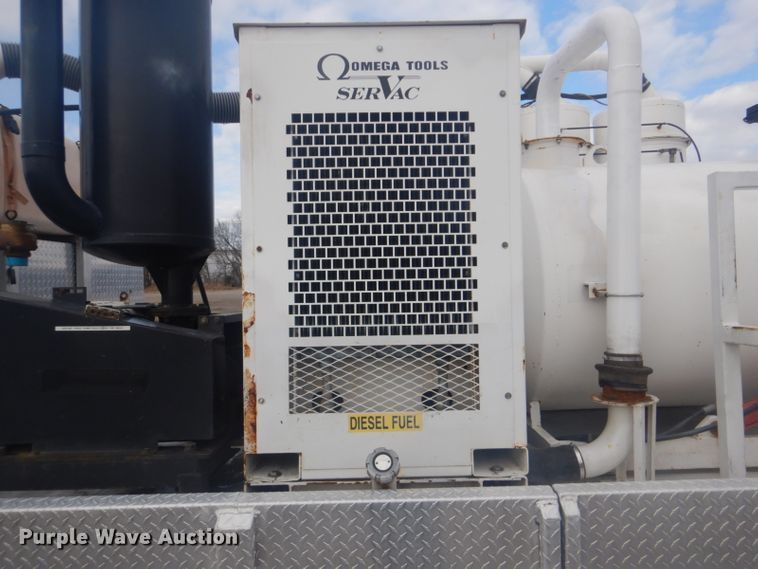 image for item GF9056 2010 Ford F550 hydrovac truck