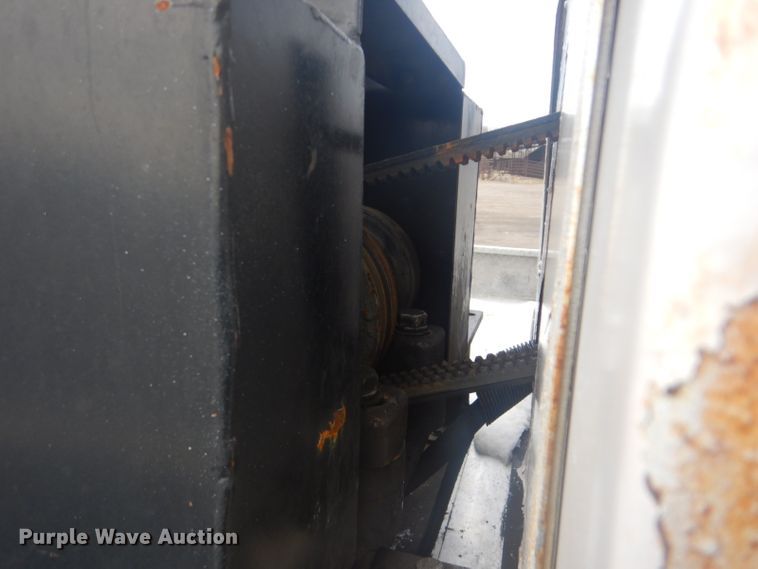 image for item GF9056 2010 Ford F550 hydrovac truck