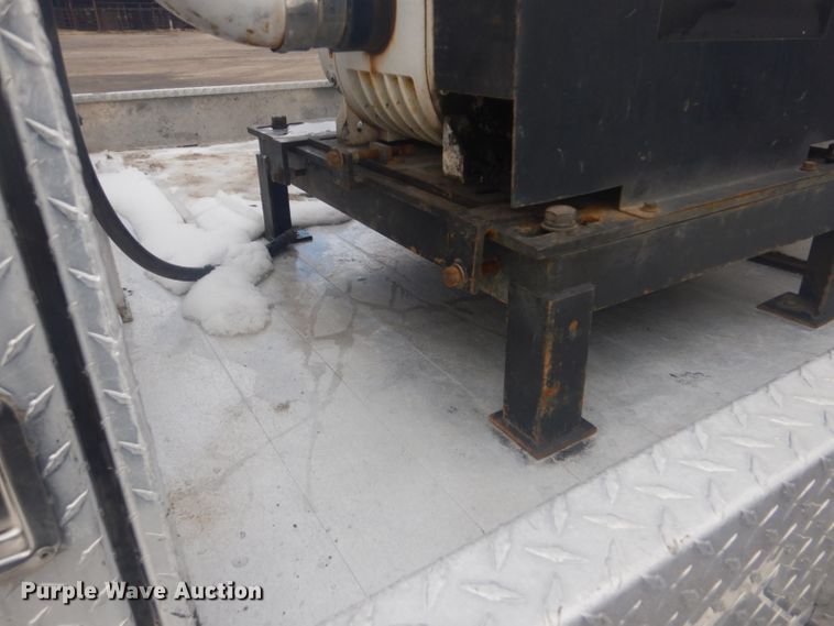 image for item GF9056 2010 Ford F550 hydrovac truck