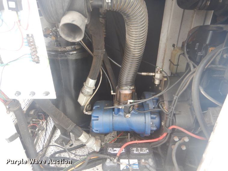 image for item GF9056 2010 Ford F550 hydrovac truck