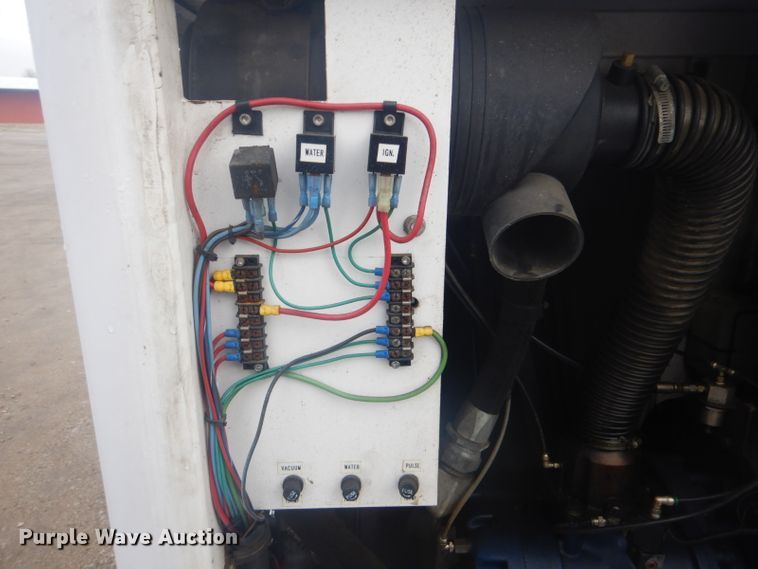 image for item GF9056 2010 Ford F550 hydrovac truck