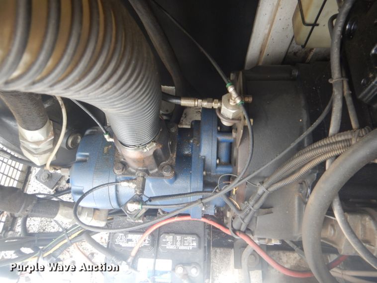 image for item GF9056 2010 Ford F550 hydrovac truck