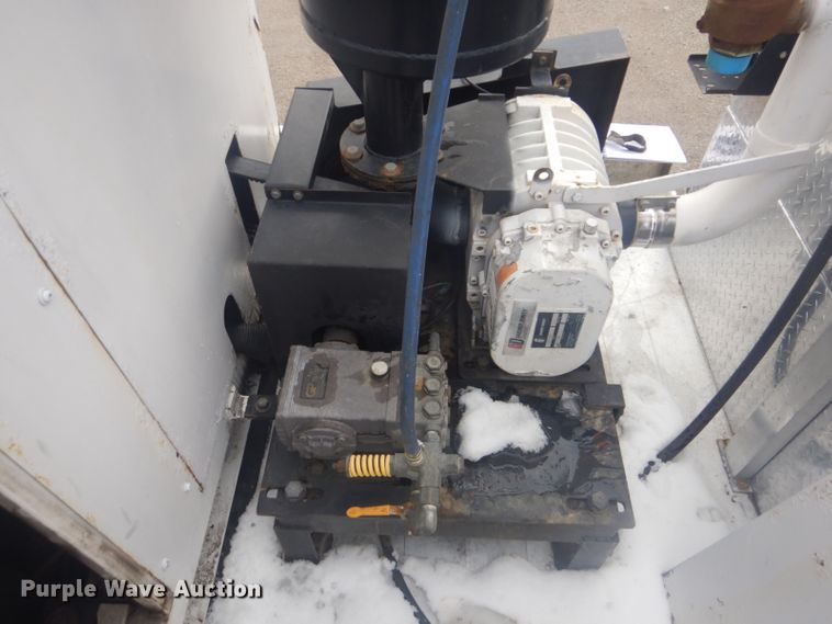 image for item GF9056 2010 Ford F550 hydrovac truck