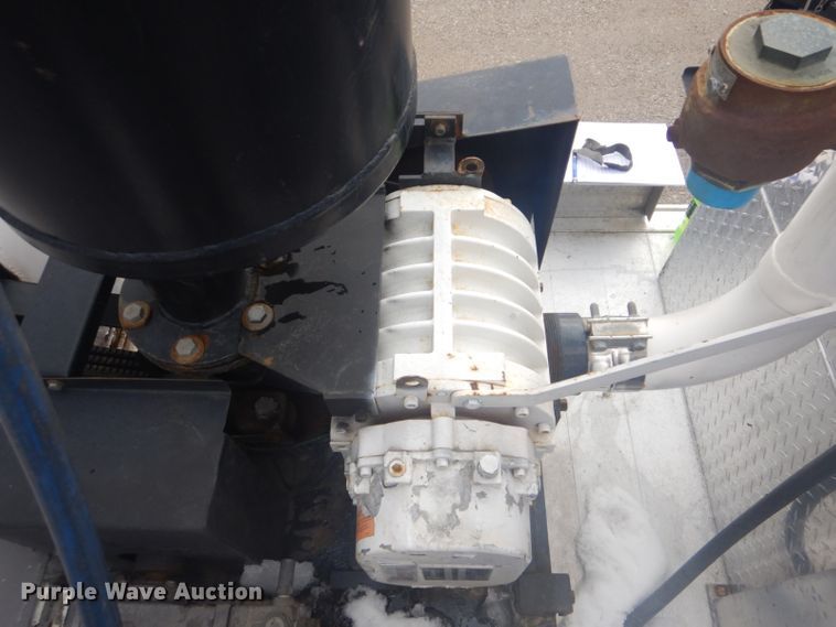 image for item GF9056 2010 Ford F550 hydrovac truck