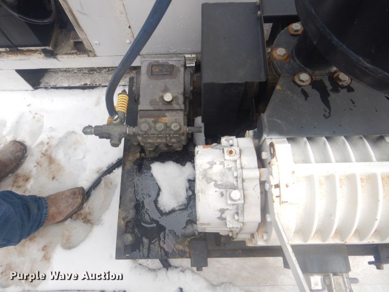 image for item GF9056 2010 Ford F550 hydrovac truck