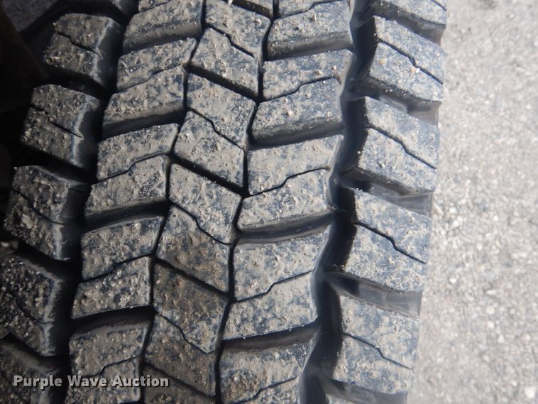 image for item GF9056 2010 Ford F550 hydrovac truck