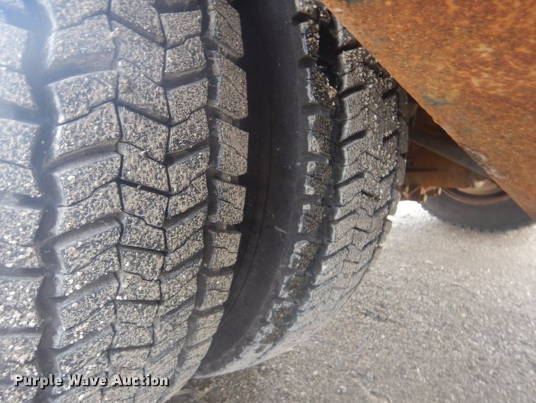 image for item GF9056 2010 Ford F550 hydrovac truck