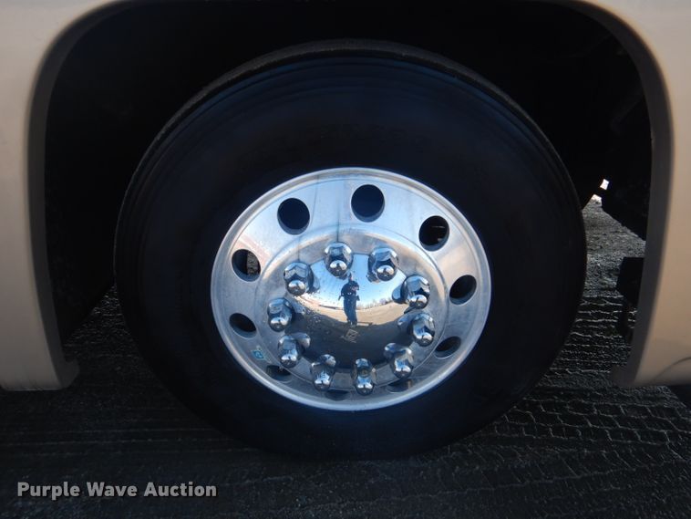 image for item GF9059 2005 Damon Tuscany RV