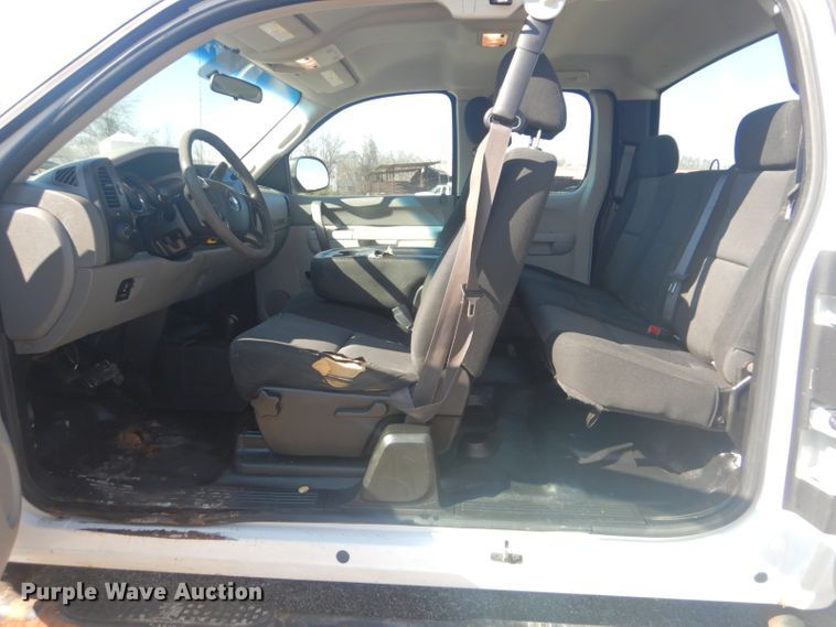 image for item GF9060 2013 Chevrolet Silverado 2500HD Ext. Cab pickup truck