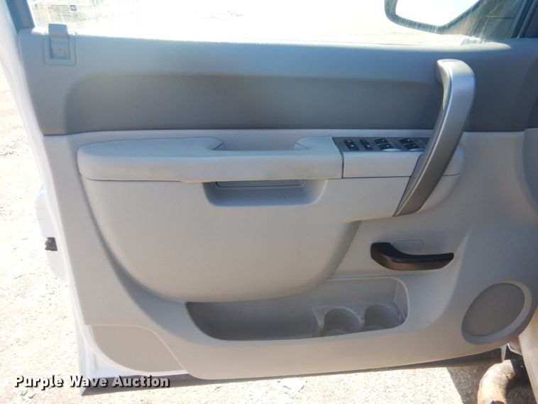 image for item GF9060 2013 Chevrolet Silverado 2500HD Ext. Cab pickup truck