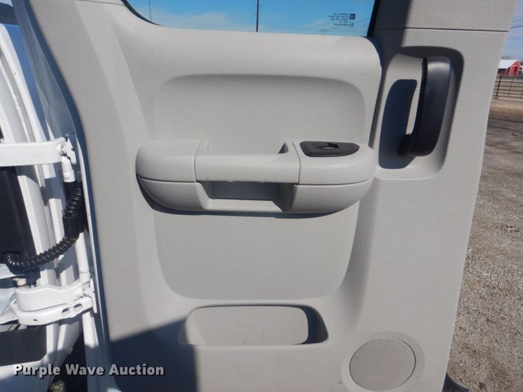 image for item GF9060 2013 Chevrolet Silverado 2500HD Ext. Cab pickup truck