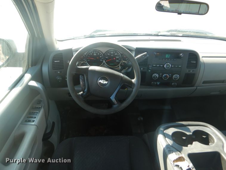 image for item GF9060 2013 Chevrolet Silverado 2500HD Ext. Cab pickup truck