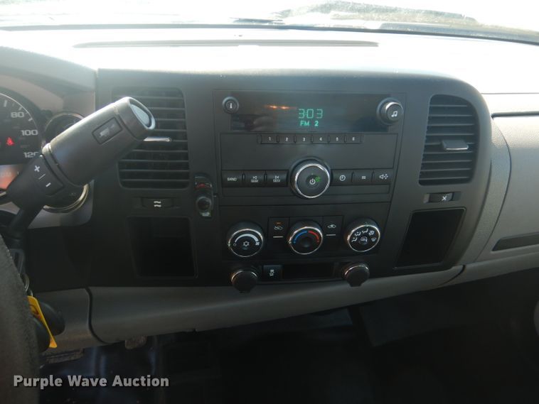 image for item GF9060 2013 Chevrolet Silverado 2500HD Ext. Cab pickup truck