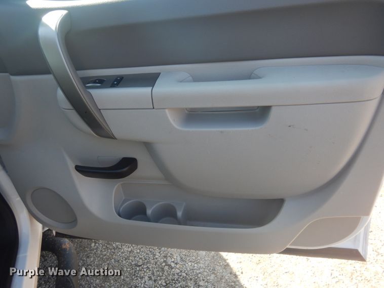 image for item GF9060 2013 Chevrolet Silverado 2500HD Ext. Cab pickup truck