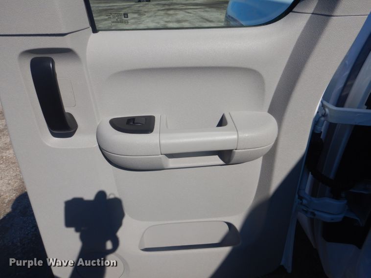 image for item GF9060 2013 Chevrolet Silverado 2500HD Ext. Cab pickup truck